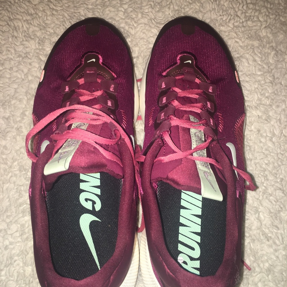 Nike - Picture 5 of 12